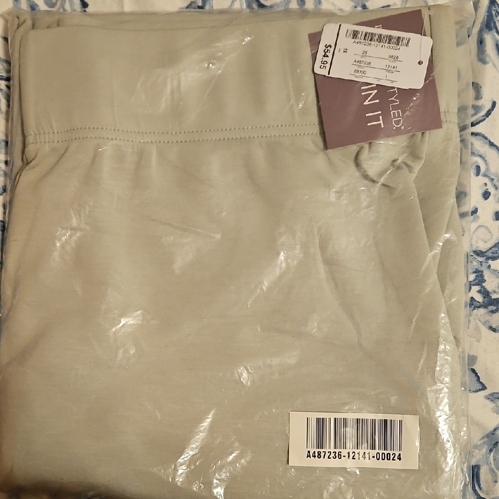Light Sage Knit Cropped Pant - New with Tags